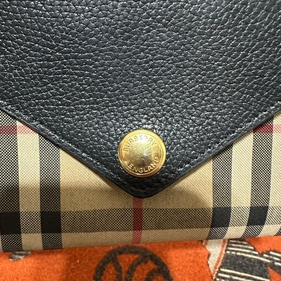 BURBERRY ❤️🌟HOUSE CHECK ENVELOPE WALLET ⭐️ - Picture 5 of 10